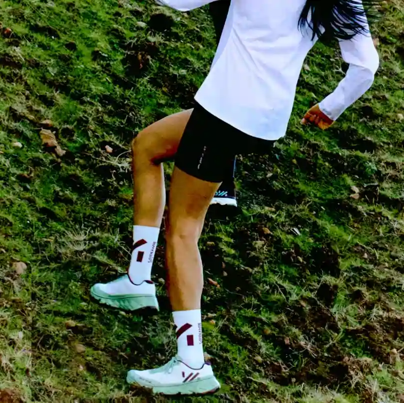 zapatilla de trail nnormal tomir 2.0