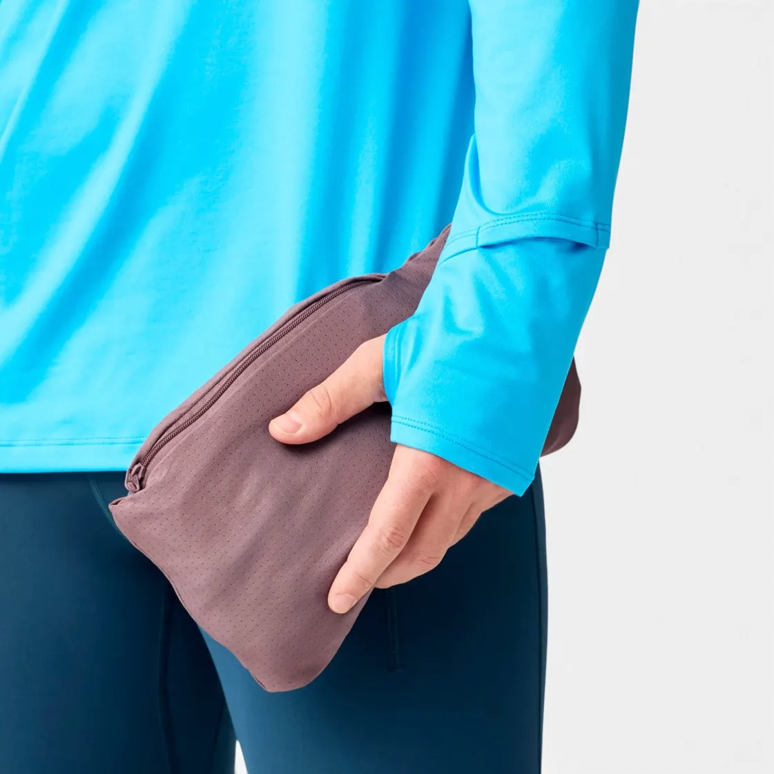 cortavientos marron de brooks para hombre