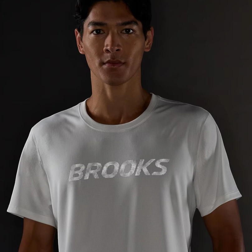Tejido técnico ligero de camiseta Brooks Dash Reflective