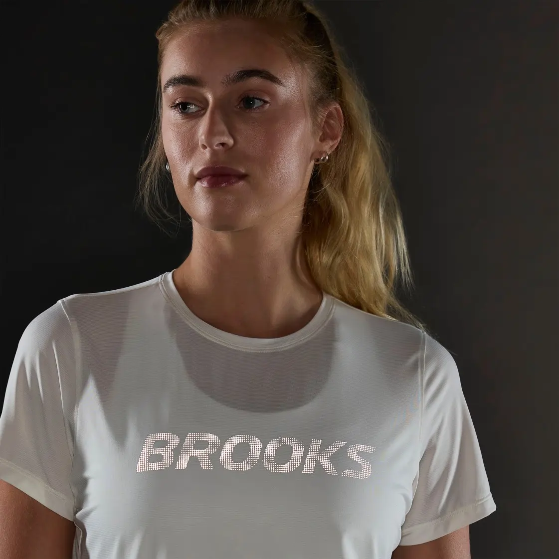 BROOKS DASH REFLECTIVE SHORT SLEEVE MUJER - Imagen 4